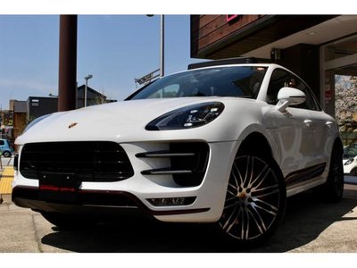 PORSCHE MACAN - 5