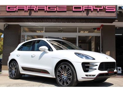 PORSCHE MACAN - 1