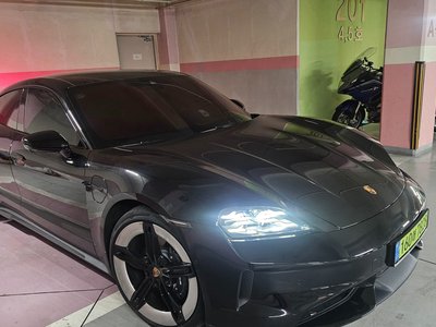 صورة 1 لـ 2025 Porsche TAYCAN