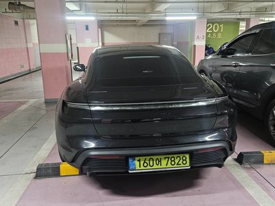 صورة 3 لـ 2025 Porsche TAYCAN