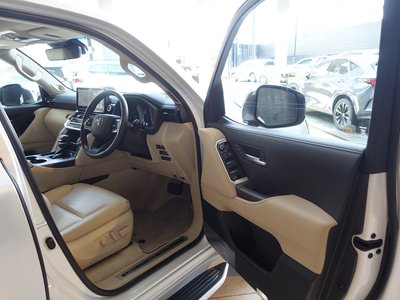 صورة مصغرة 49 لـ 2025 Toyota LAND CRUISER 300