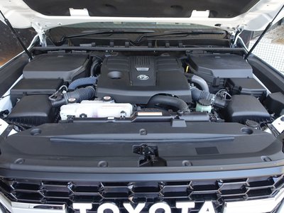 صورة مصغرة 76 لـ 2025 Toyota LAND CRUISER 300