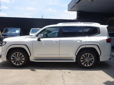 صورة 6 لـ 2025 Toyota LAND CRUISER 300