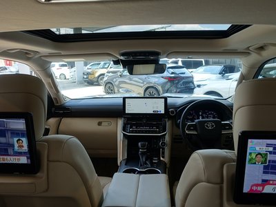 صورة 2 لـ 2025 Toyota LAND CRUISER 300