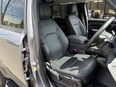 LAND ROVER DEFENDER - 5