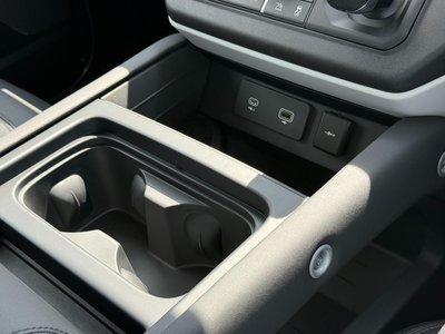 LAND ROVER DEFENDER - 10