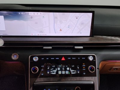 2024 Genesis GV80 thumbnail 18