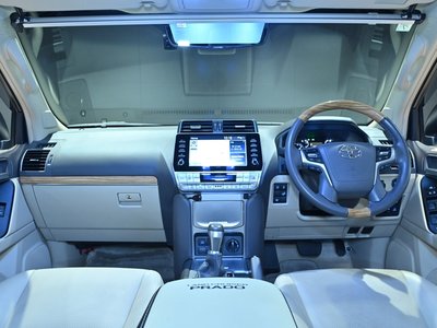 2023 Toyota LAND CRUISER PRADO — миниатюра 12