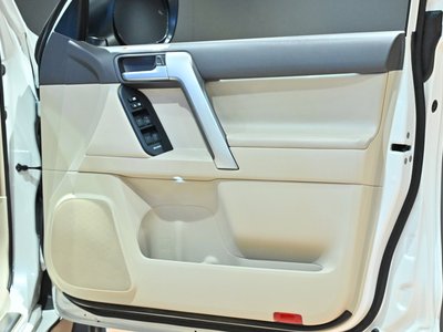 2023 Toyota LAND CRUISER PRADO — миниатюра 25