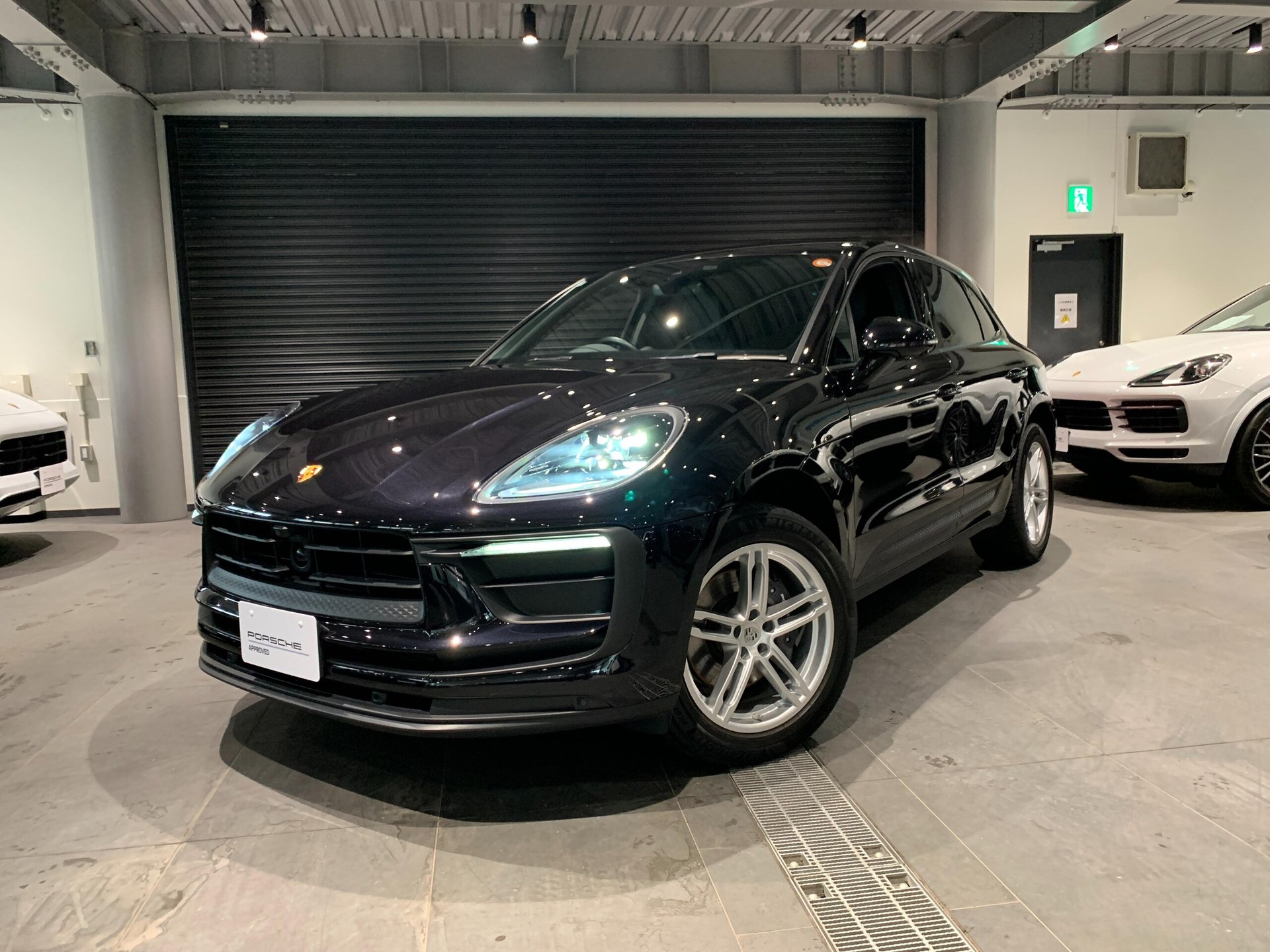 PORSCHE MACAN - View 1