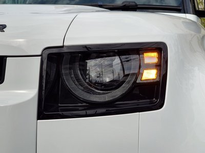 LAND ROVER DEFENDER - 9