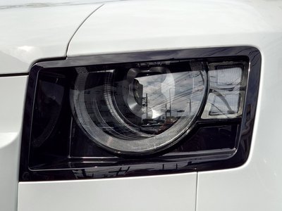 LAND ROVER DEFENDER - 8