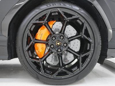 2023 Lamborghini URUS — миниатюра 12