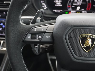 2023 Lamborghini URUS — миниатюра 22