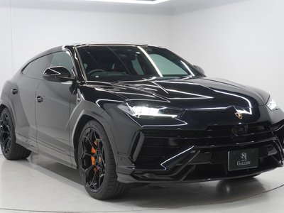2023 Lamborghini URUS photo 3