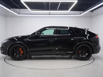 2023 Lamborghini URUS photo 8