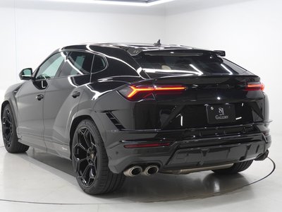 2023 Lamborghini URUS photo 7