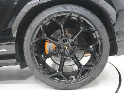2023 Lamborghini URUS photo 10