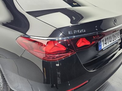 MERCEDES-BENZ E-CLASS - 10