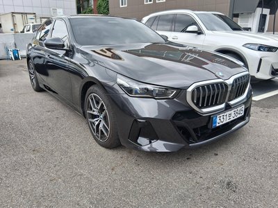 2026 BMW 5 SERIES photo 1