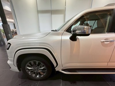 2025 Toyota LAND CRUISER 300 — миниатюра 26