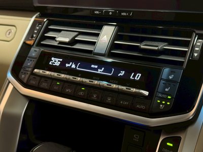 2025 Toyota LAND CRUISER 300 — миниатюра 49