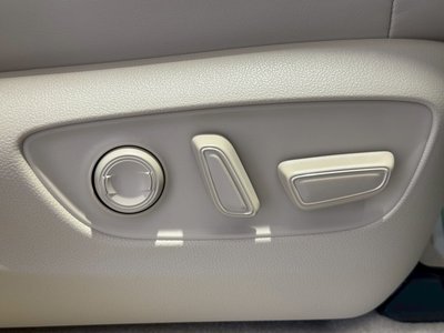 2025 Toyota LAND CRUISER 300 — миниатюра 47