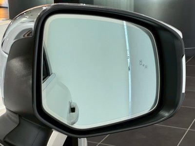 2025 Toyota LAND CRUISER 300 — миниатюра 13