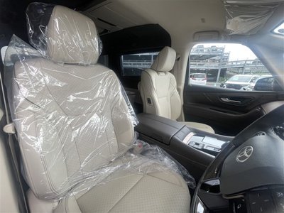 2026 Toyota ALPHARD — фото 3