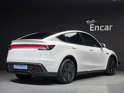 2026 Tesla MODEL Y — фото 4