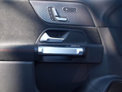 MERCEDES-BENZ EQB - 8