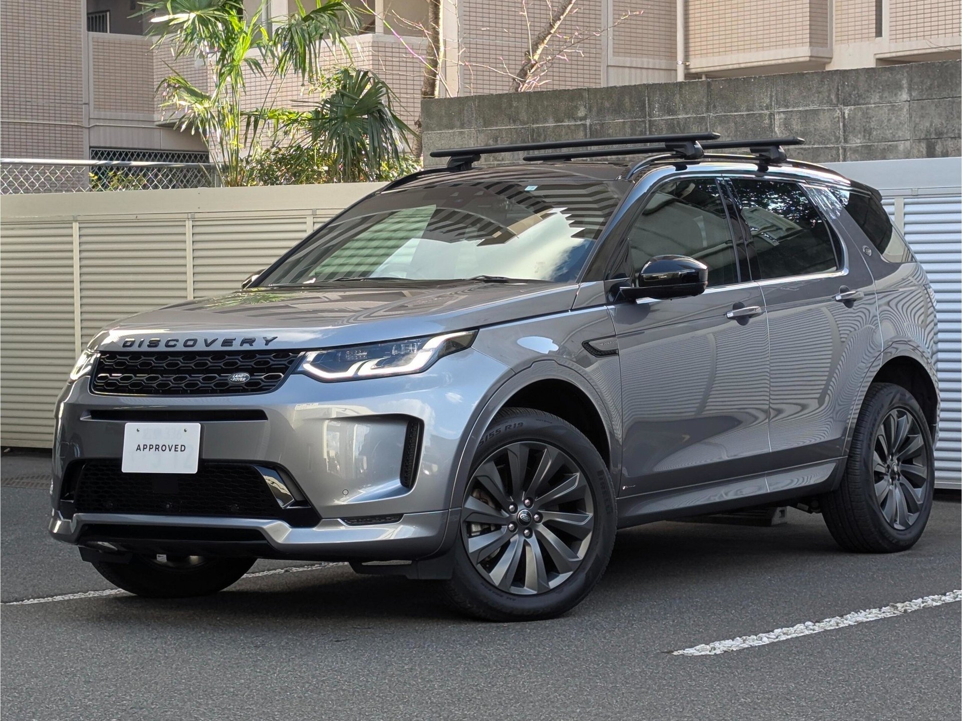 LAND ROVER DISCOVERY SPORT - View 1