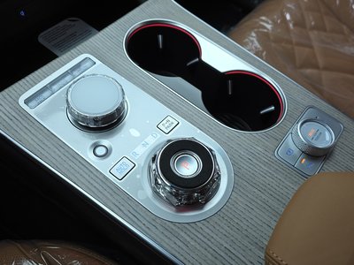 2026 Genesis GV80 thumbnail 12
