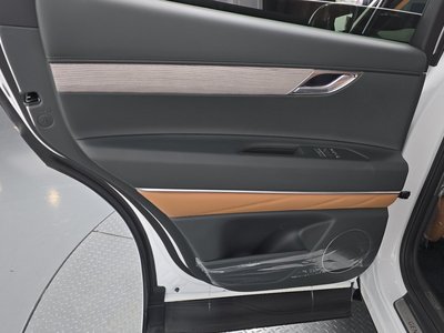 2026 Genesis GV80 thumbnail 15
