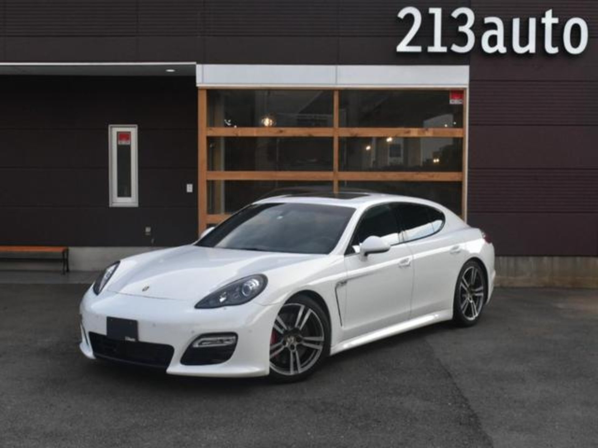PORSCHE PANAMERA - View 1