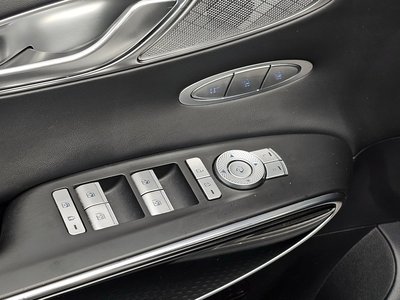 2021 Genesis GV70 — миниатюра 17