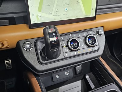 LAND ROVER DEFENDER - 9