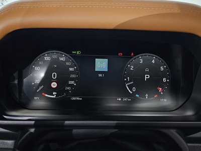 LAND ROVER DEFENDER - 8