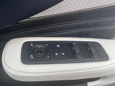 صورة مصغرة 39 لـ 2023 Lexus LS