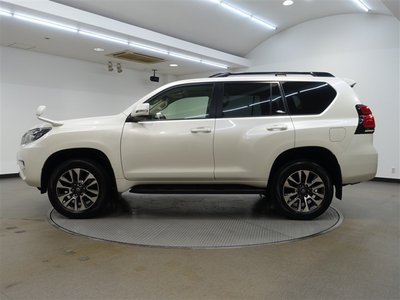 TOYOTA LAND CRUISER PRADO - 7