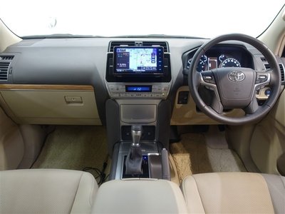 TOYOTA LAND CRUISER PRADO - 9