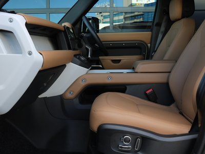LAND ROVER DEFENDER - 7