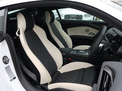 AUDI R8 - 8