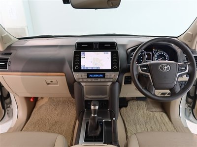 TOYOTA LAND CRUISER PRADO - 8