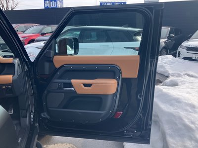 LAND ROVER DEFENDER - 9