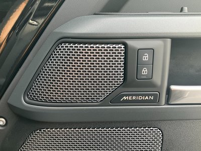 LAND ROVER DEFENDER - 10