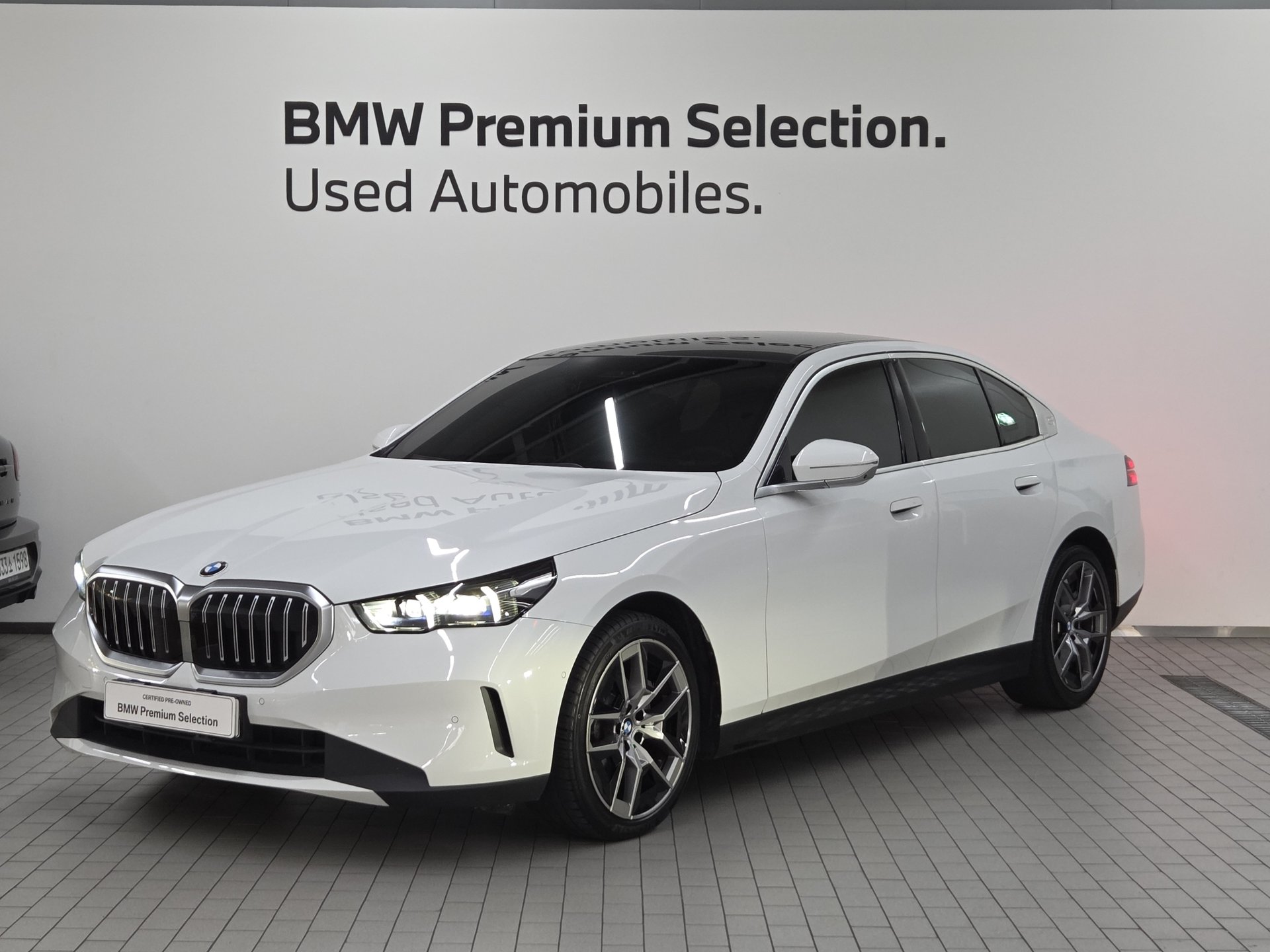 BMW 5 SERIES - View 1