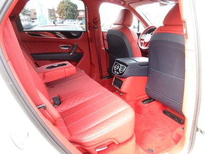 صورة مصغرة 24 لـ 2017 Bentley BENTAYGA