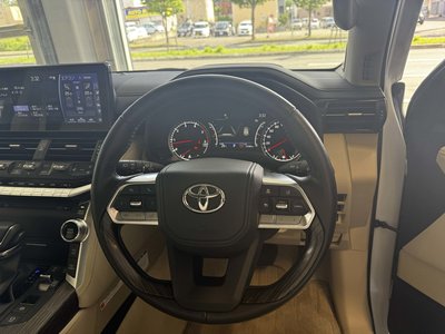 2023 Toyota LAND CRUISER 300 — фото 10