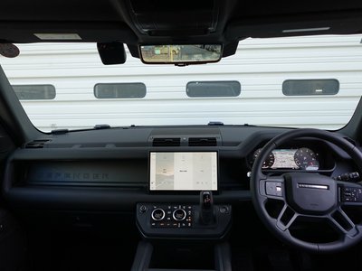 LAND ROVER DEFENDER - 4